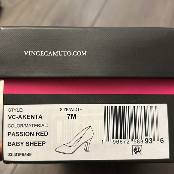 VINCE CAMUTO AKENTA PUMP - Picture 7 of 8